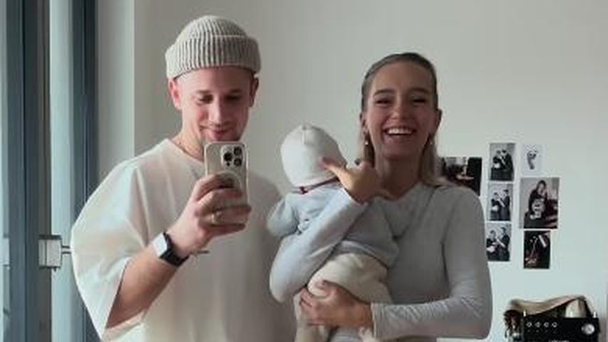 Jonas Jay und Lisa Mantler mit ihrem neugeborenen Baby