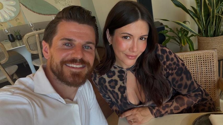 Laura und Jonas Hofmann präsentieren Schwangerschaftsbauch