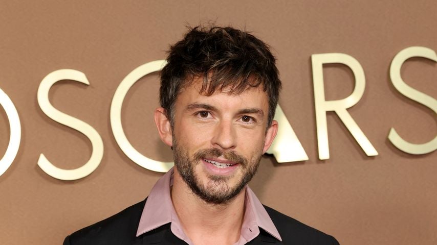 Sexiest Man Jonathan Bailey glänzt bei Governors Awards