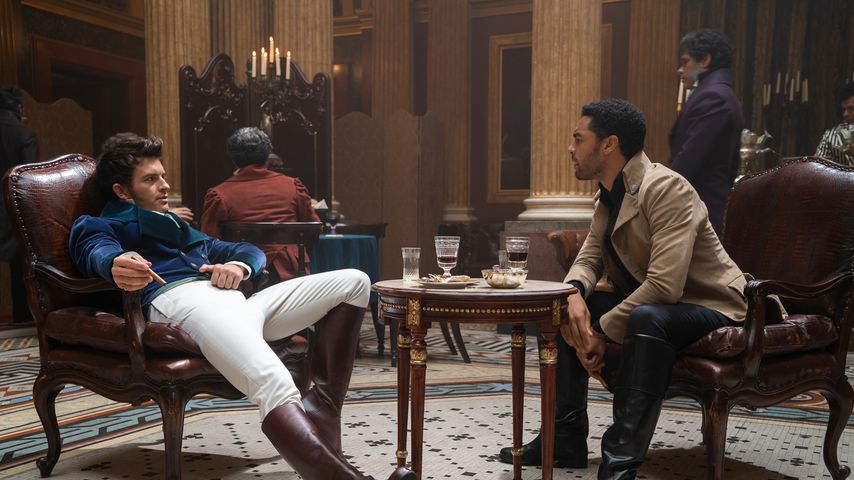 Jonathan Bailey und Regé-Jean Page in "Bridgerton"