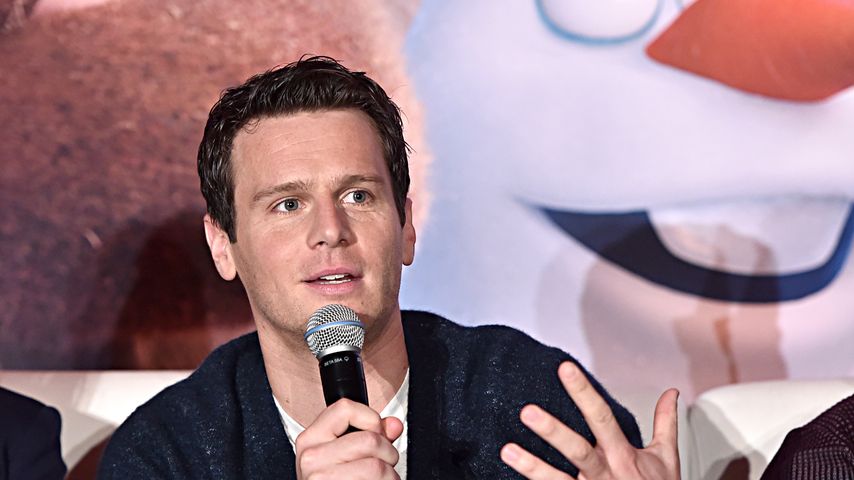 Jonathan Groff bei einer Pressekonferenz