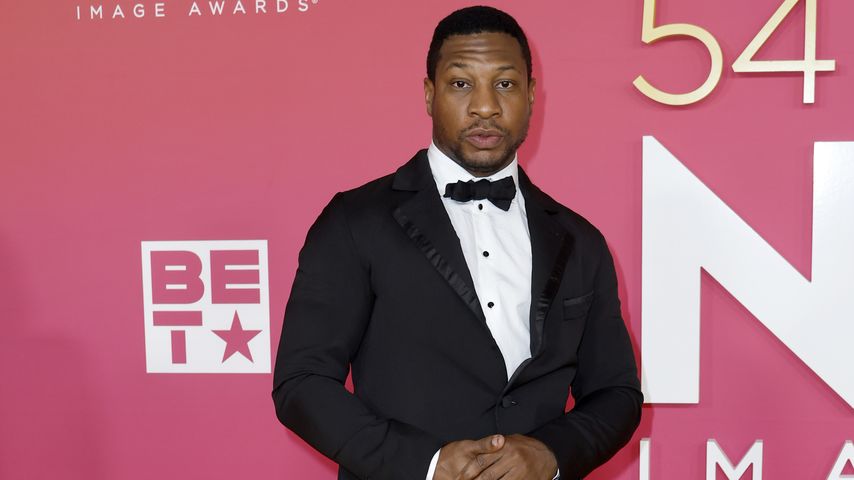 Strangulation: Ex-Freundin verklagt Jonathan Majors erneut