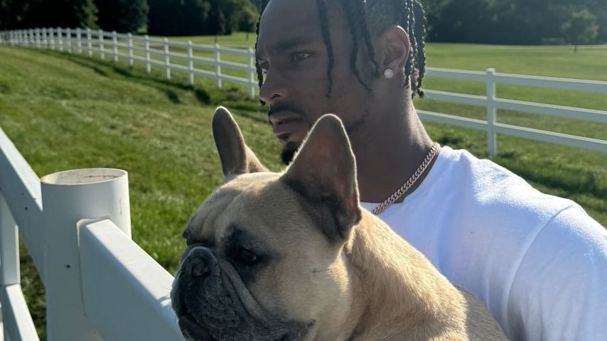 Jonathan Owens und sein Hund Lilo