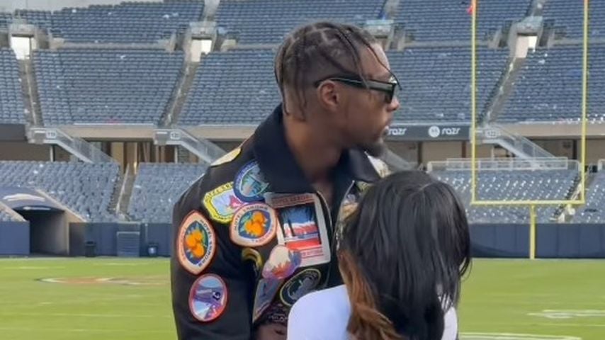 Simone Biles trägt den Namen und die Trikotnummer ihres Mannes Jonathan Owens auf dem Rock