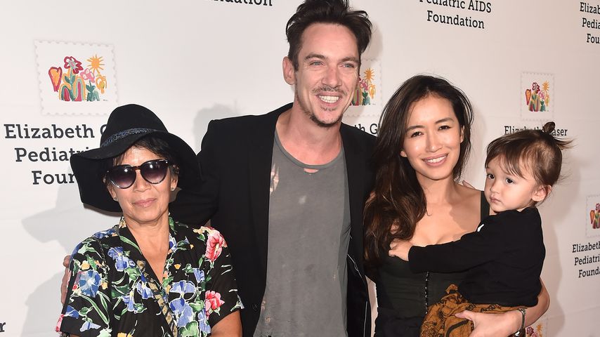 Jonathan Rhys Meyers und seine Familie auf einer Gala im Oktober 2018