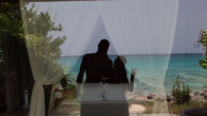 Jonathan Tah mit seiner Frau im Urlaub 2026, Instagram