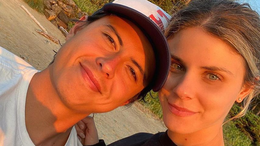 "Bester Tag": "Riverdale"-Star Jordan Connor hat geheiratet!