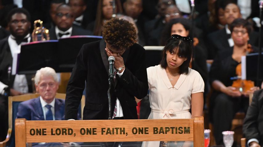 Ariana & Co.: Erste Bilder von Aretha Franklins Trauerfeier