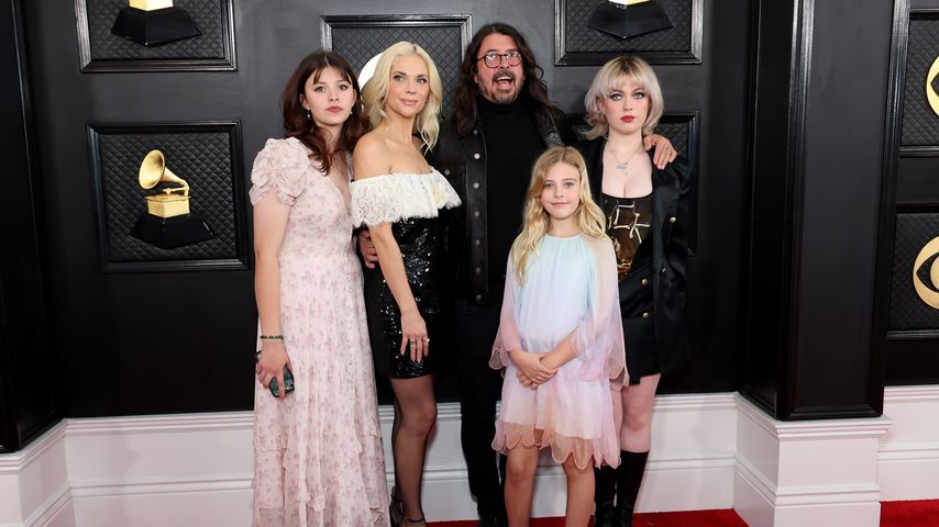 Jordyn Blum und Dave Grohl mit ihren Töchtern Harper, Ophelia und Violet