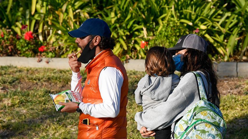 José Bastón und Eva Longoria mit ihrem Sohn