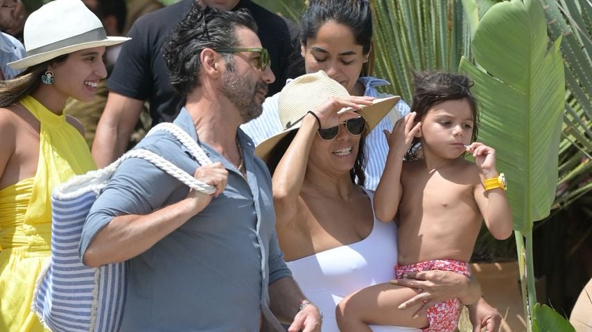 José Bastón und Eva Longoria mit ihrem Sohn Santiago