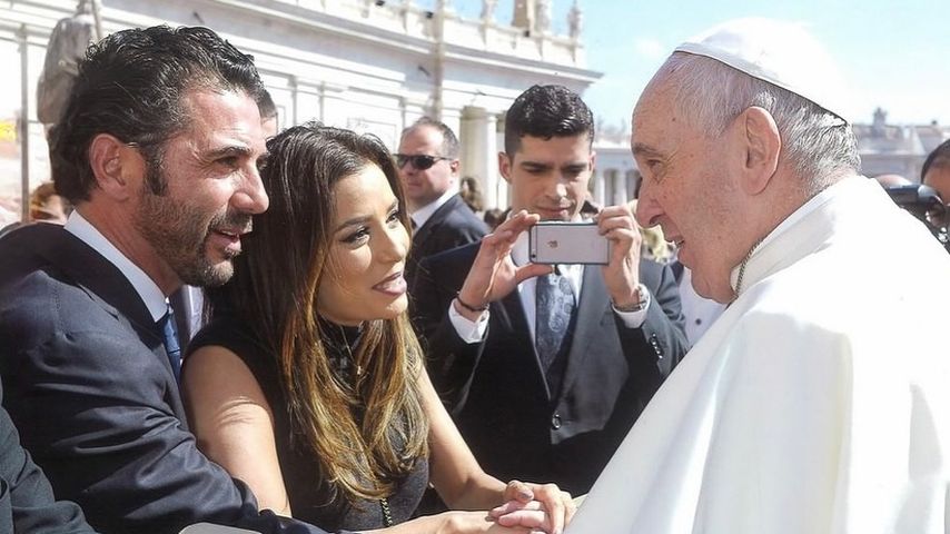 Eva Longoria gedenkt verstorbenem Papst Franziskus I.