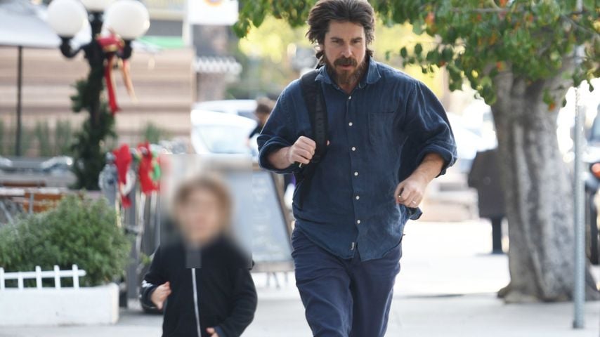Hier macht Christian Bale ein Wettrennen mit seinem Sohn
