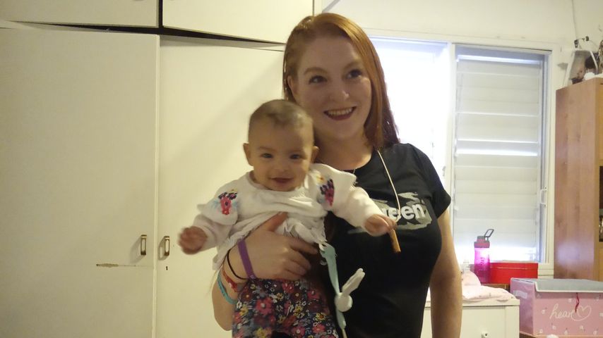 Josephine Gillan mit ihrer Tochter Gloria, April 2019