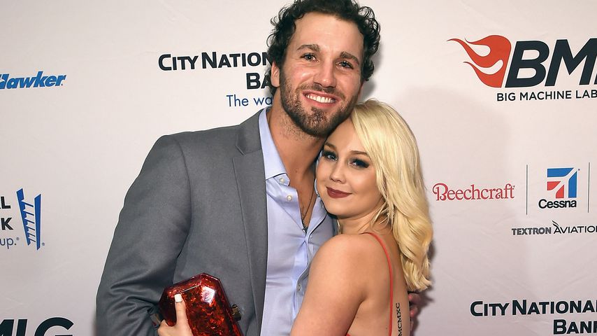 Josh Davis und RaeLynn bei den 49. CMA Awards in Nashville, 2015