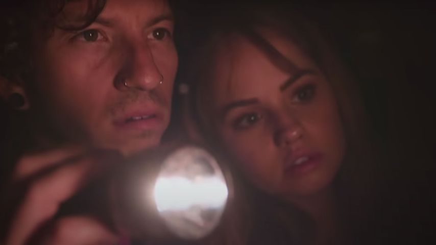 Josh Dun und Debby Ryan in "Level of Concern"