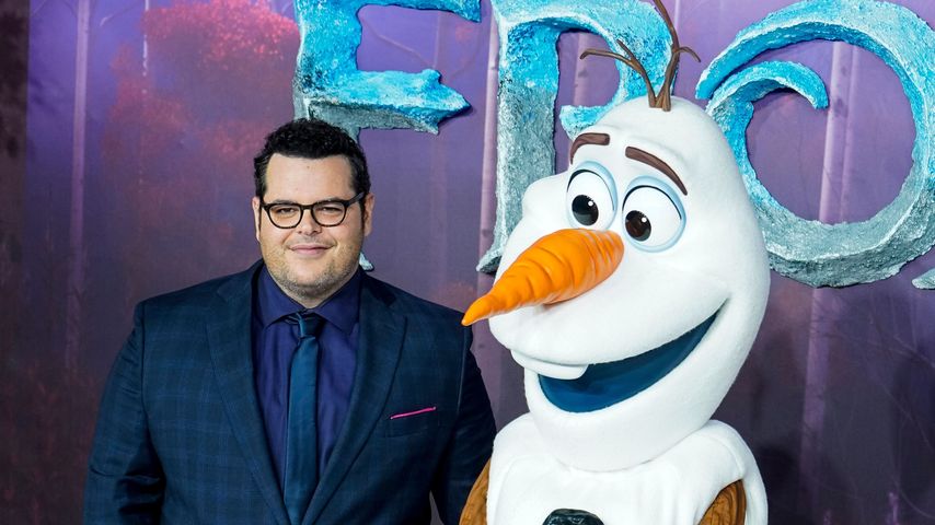 Josh Gad zusammen mit dem Disney-Schneemann Olaf bei der Premiere von "Frozen 2"