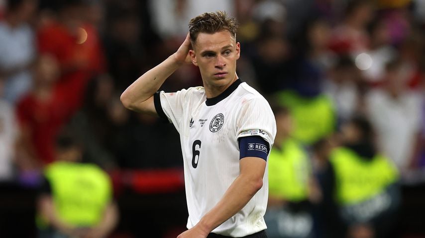 Joshua Kimmich beim 100. Länderspiel von Sohn überrascht