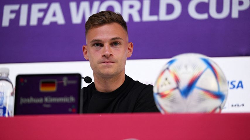Joshua Kimmich bei einer Pressekonferenz im Qatar National Convention Center