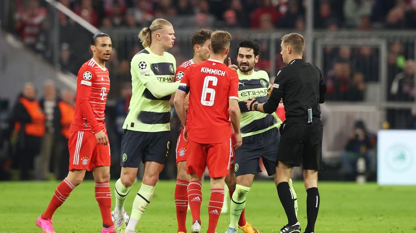 Joshua Kimmich und Ilkay Gündogan gehen aufeinander los
