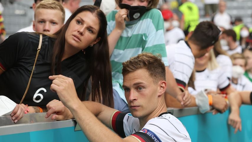 Joshua Kimmich und seine Freundin Lina Meyer bei der EM im Juni 2021