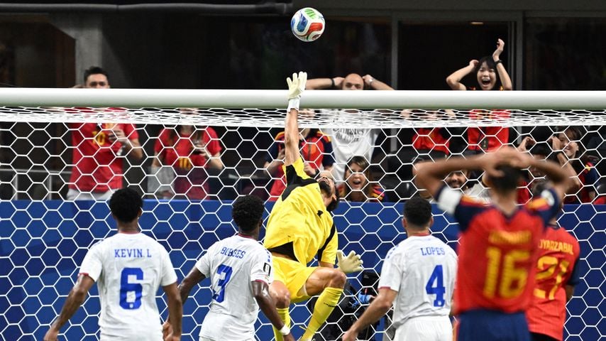 Kap Verdes Torwart Josimar Dias alias Vozinha pariert im WM-Spiel 2026 gegen Spanien in Atlanta.