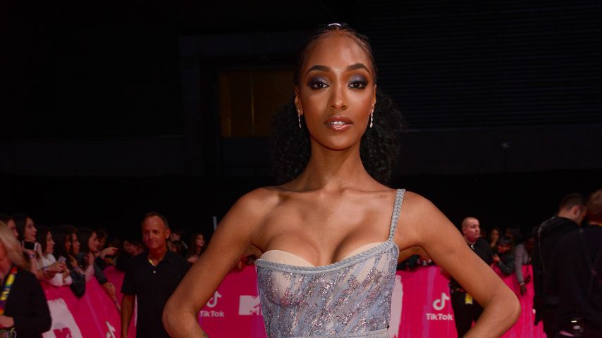 Fashion-Fail: Jourdan Dunn leistet sich BH-Blitzer bei EMAs