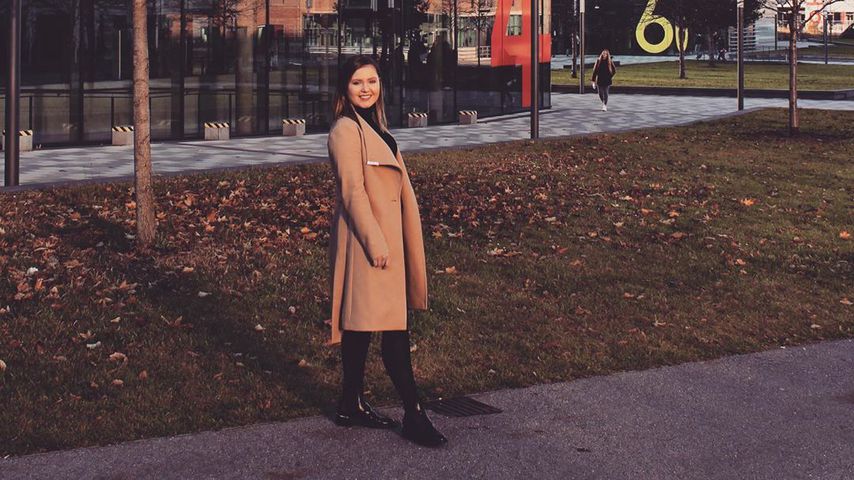Joy Gruttmann vor der Hochschule Düsseldorf