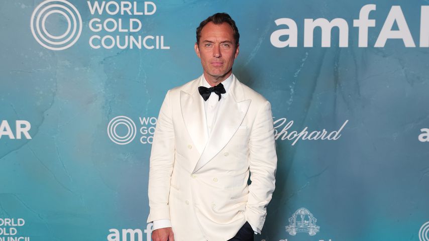 Jude Law bei der amfAR Gala 2025 in Venedig