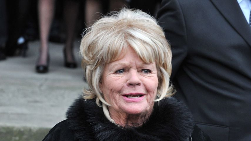 Judith Chalmers bei der Beerdigung von Wendy Richard in St. Mary’s Church, 2009