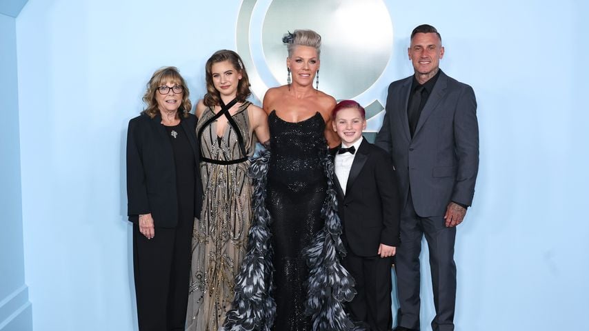 Familienauftritt von P!nk mit Judith Moore, Willow Sage Hart, Jameson Hart und Carey Hart bei den Tony Awards 2026 in New York
