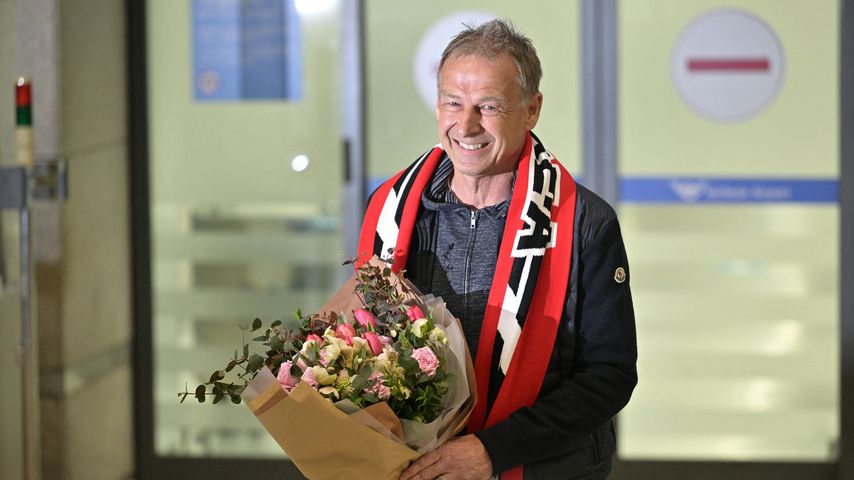 Mit Blumen: So wird Jürgen Klinsmann in Südkorea empfangen