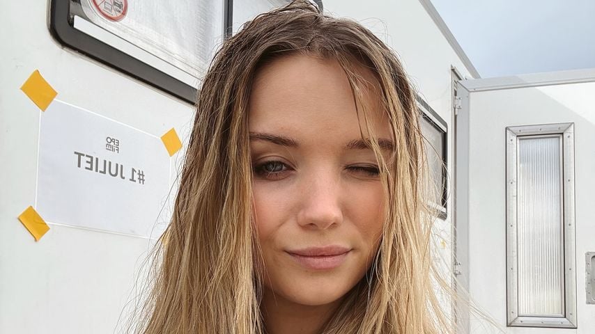 Julia Beautx beim Dreh für "Downgrade", 2025