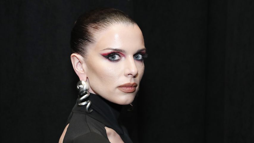 Verrückt: Julia Fox' Luxus-Handtasche mit Machete attackiert