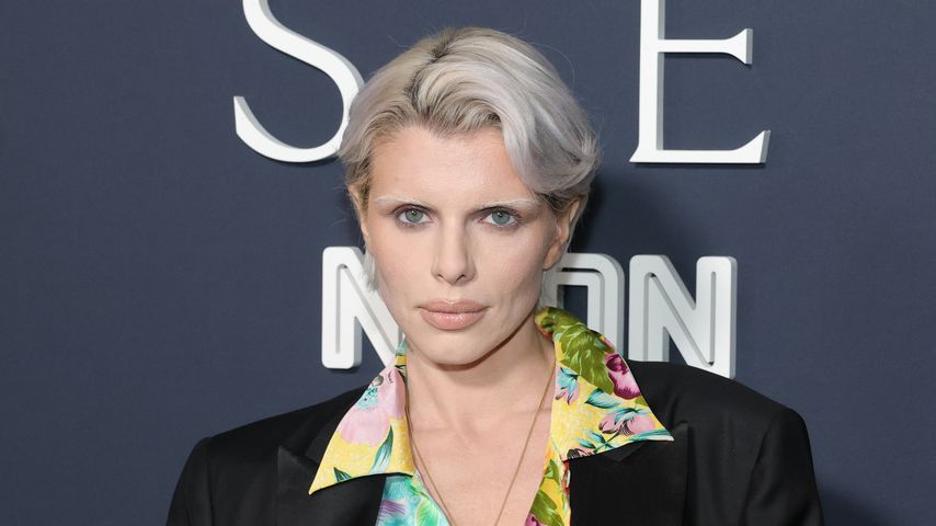 Selbst geschnitten: Julia Fox zeigt ihre neue Kurzhaarfrisur
