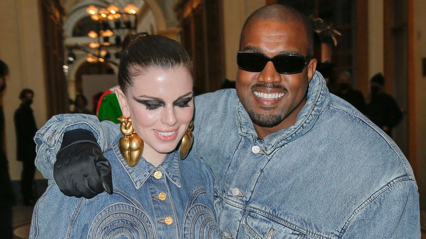 Julia Fox und Kanye West bei der Paris Fahion Week