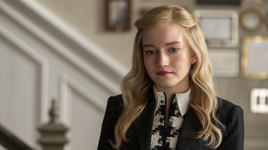 Julia Garner in "Inventing Anna"