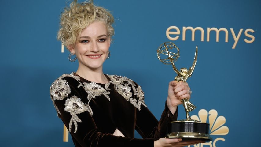 Für ihre neue Serie: Julia Garner ist kaum wiederzuerkennen