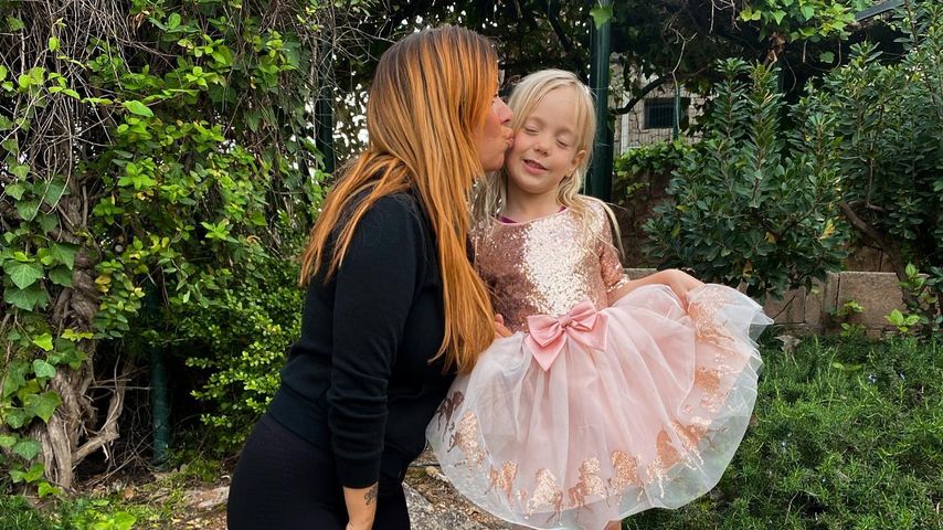 Influencerin Julia Holz mit ihrer Tochter Daliah