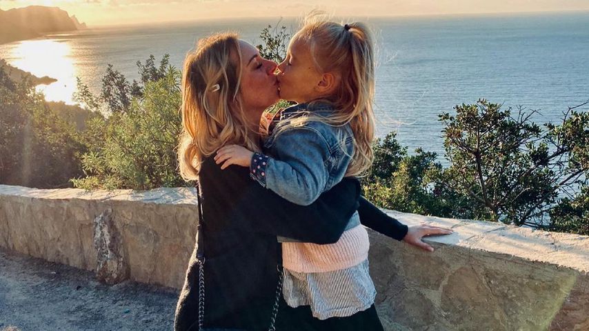 Julia Holz mit ihrer Tochter