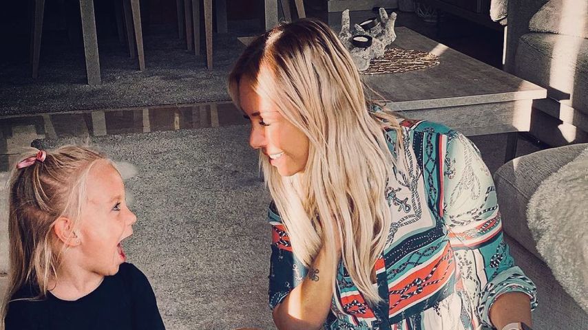 Julia Holz mit ihrer Tochter