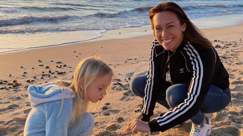 Nach Krebserkrankung: Julia Holz ist mit Tochter in Therapie