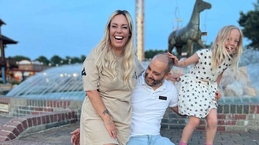 Julia Holz posiert mit Iwan und ihrer Tochter