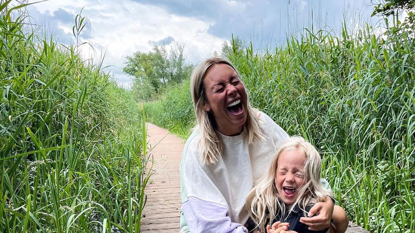 Julia Holz und ihre Tochter Daliah, Juni 2021