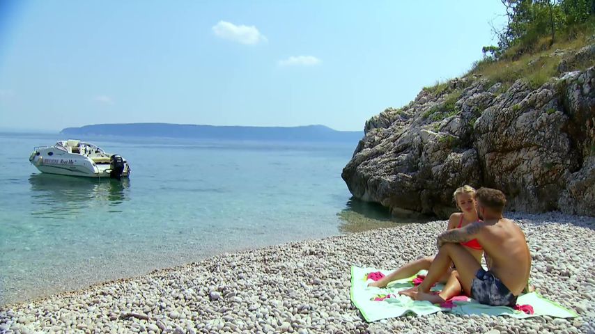 Julia Jaku und Julian Evangelos bei "Temptation Island V.I.P."