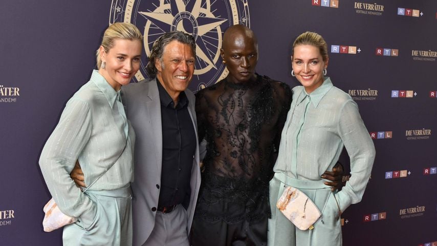 Julia und Nina Meise, Urs Meier und Papis Loveday bei der Premiere von "Die Verräter – Vertraue Niemandem"