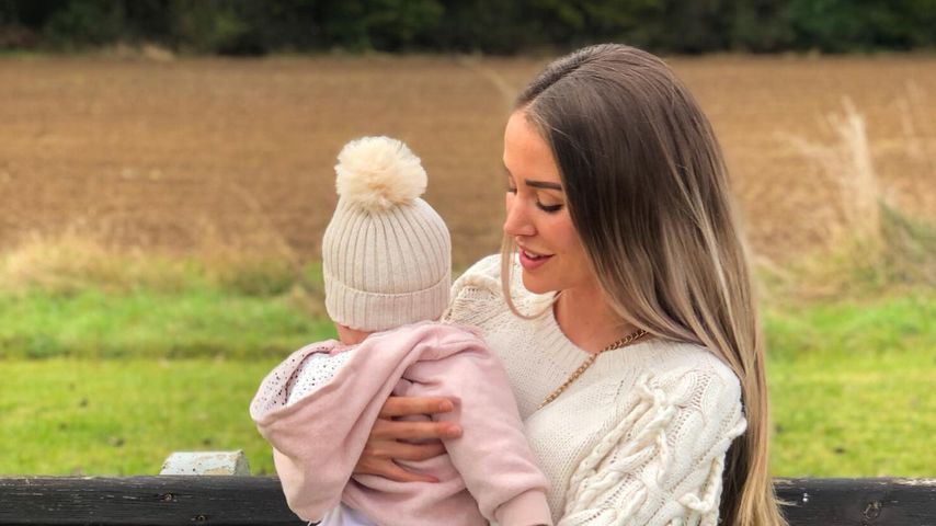 Julia Prokopy und ihre Tochter Lina im Oktober 2021
