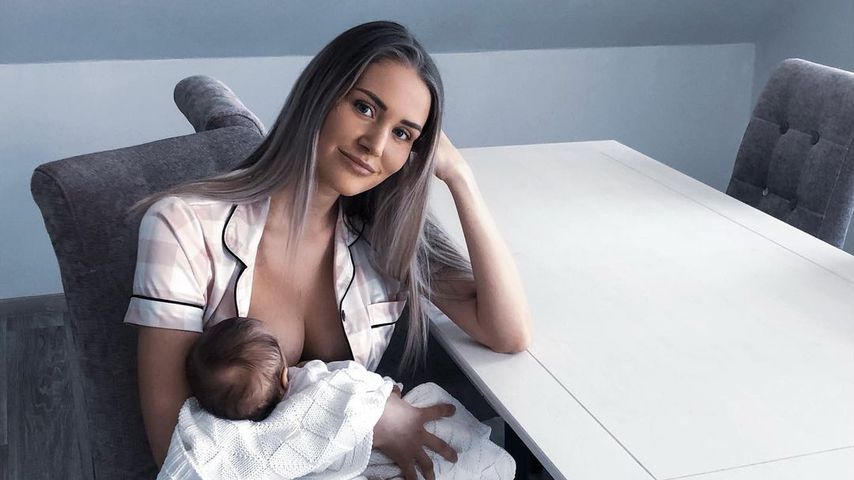 Julia Prokopy mit ihrer Tochter im April 2021