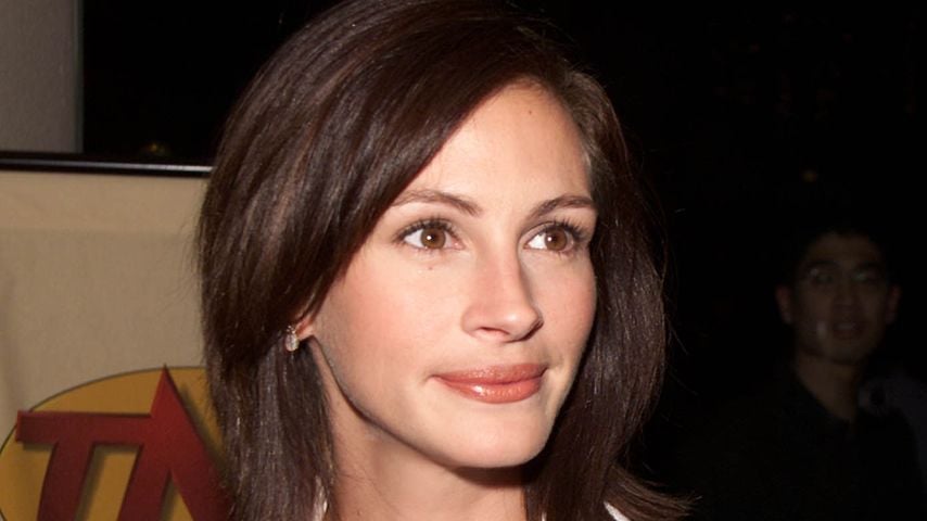 Julia Roberts kommt am 23. September 2000 zur Ehrung von Bruce Willis durch die American Cinematheque in Beverly Hills