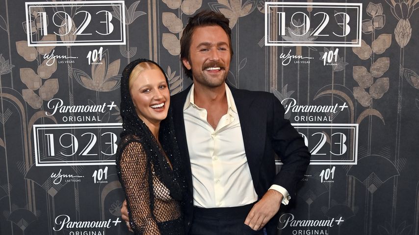 Schauspieler Julia Schlaepfer und Brandon Sklenar, 2022